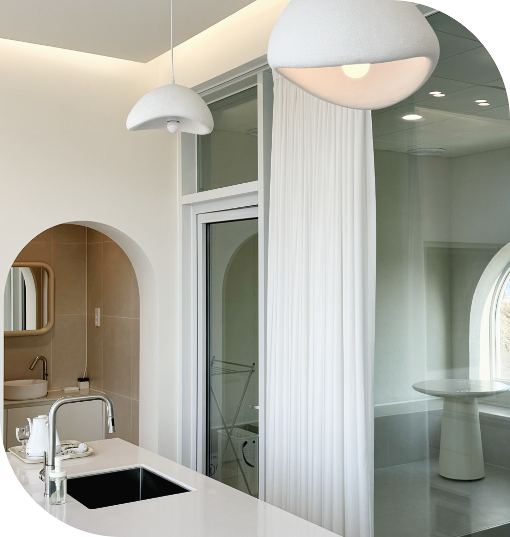 白いキッチンの写真